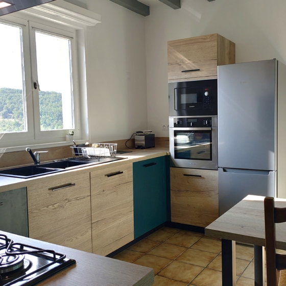 cuisine-moderne-chaleureuse-bois-bleue-montbrison